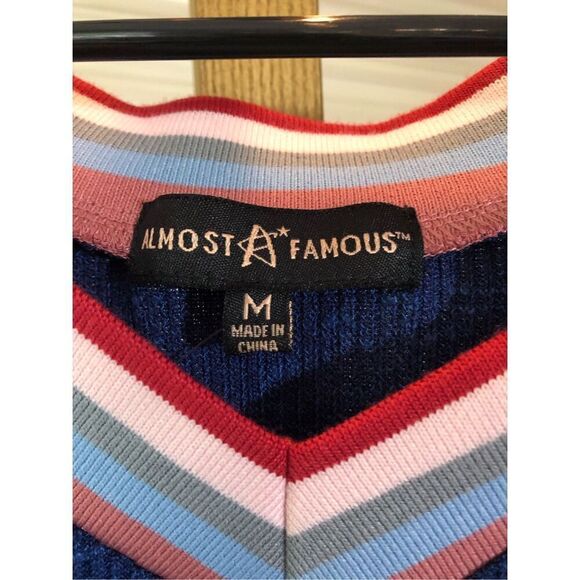 Almost Famous Women’s Blue Short Sleeve V Neck Tie in Front Blouse Size M NWT - Picture 3 of 5